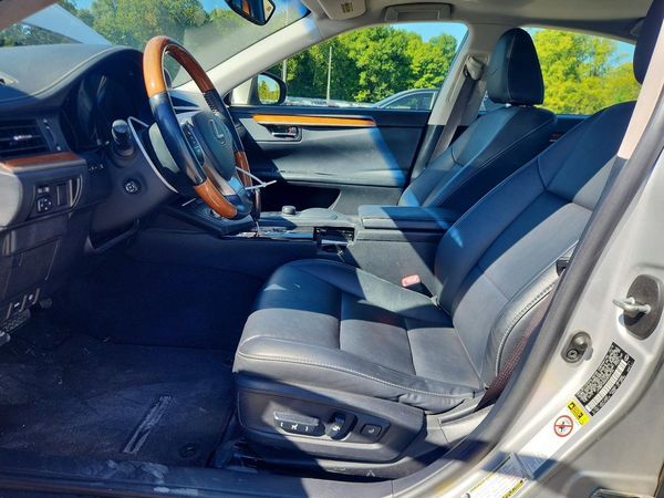 2013 LEXUS ES — DENT