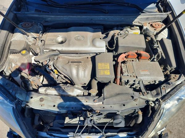 2013 LEXUS ES — Engine bay