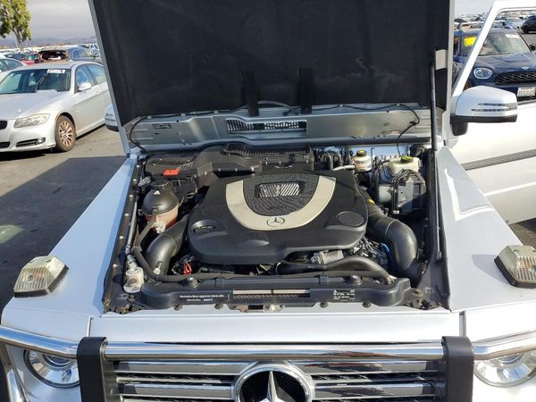2015 MERCEDES-BENZ G G550 4-Matic — Engine bay
