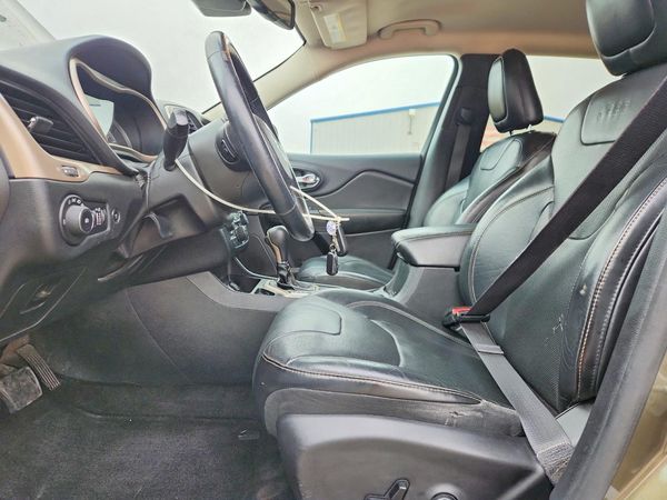 2016 JEEP CHEROKEE Limited — DENT