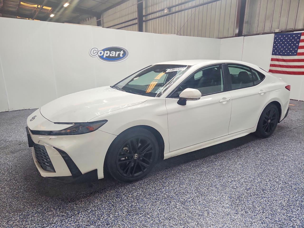 2025 TOYOTA CAMRY — Front 3/4