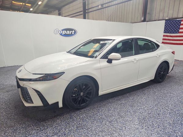2025 TOYOTA CAMRY — Front 3/4