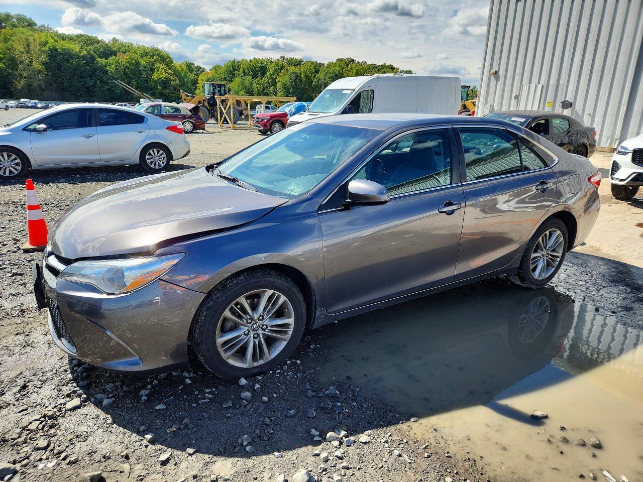 2017 TOYOTA CAMRY LE/SE/XLE/XSE — Front 3/4