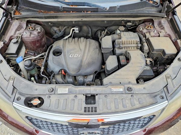 2012 KIA SORENTO GL(Middle-low grade) — Engine bay