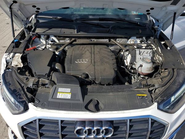 2021 AUDI Q5 — Engine bay