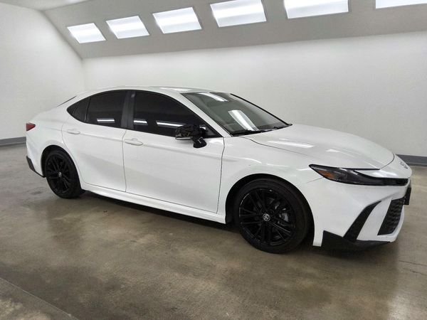 2025 TOYOTA CAMRY — Passenger 3/4