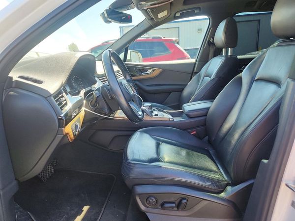 2017 AUDI Q7 — DENT