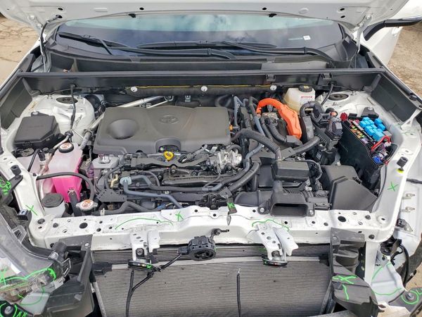 2025 TOYOTA RAV4 LE — Engine bay