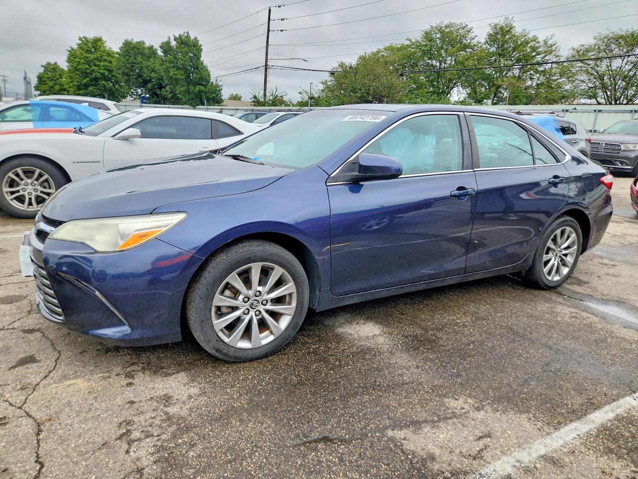 2016 TOYOTA CAMRY — Front 3/4