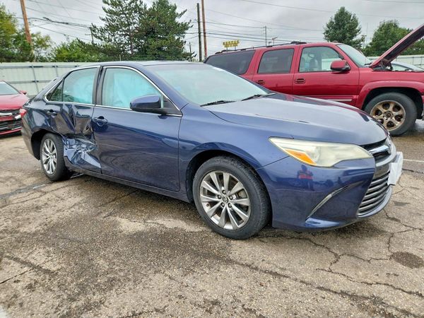 2016 TOYOTA CAMRY — Passenger 3/4