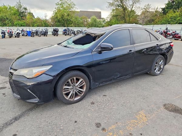 2017 TOYOTA CAMRY LE/SE/XLE/XSE — Front 3/4