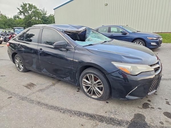 2017 TOYOTA CAMRY LE/SE/XLE/XSE — Passenger 3/4