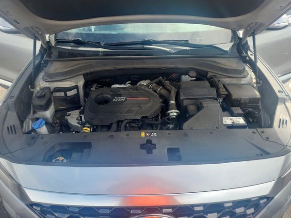 2020 HYUNDAI SANTA FE SEL — Engine bay