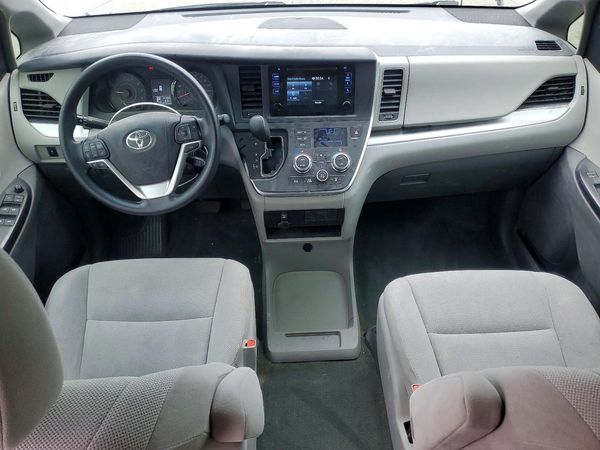 2017 TOYOTA SIENNA L