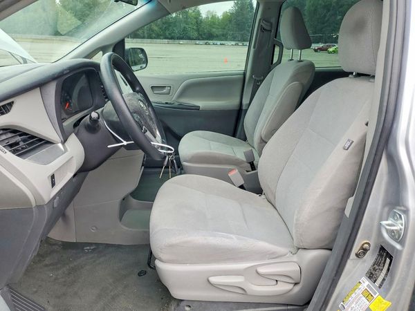 2017 TOYOTA SIENNA L