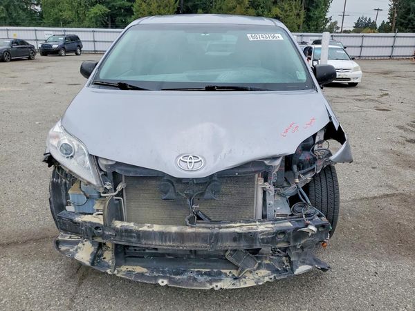 2017 TOYOTA SIENNA L