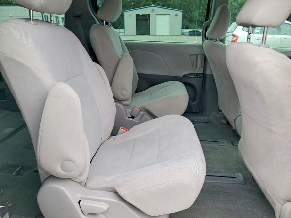 2017 TOYOTA SIENNA L