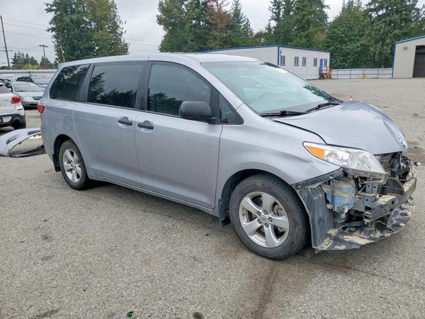 2017 TOYOTA SIENNA L