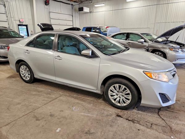 2013 TOYOTA CAMRY — Passenger 3/4