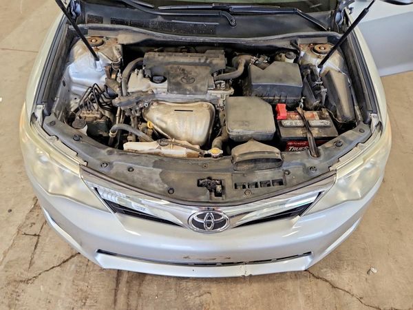 2013 TOYOTA CAMRY — Engine bay