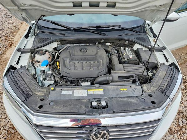2022 VOLKSWAGEN PASSAT SE — Engine bay