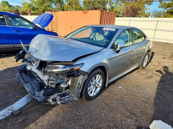 2026 TOYOTA CAMRY — Front 3/4