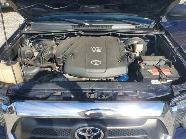 2013 TOYOTA TACOMA Delux — Engine bay