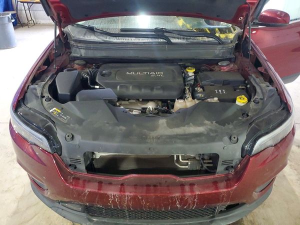 2019 JEEP CHEROKEE Latitude Plus — Engine bay