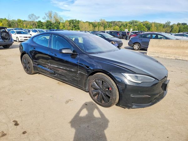 2022 TESLA MODEL S — Passenger 3/4