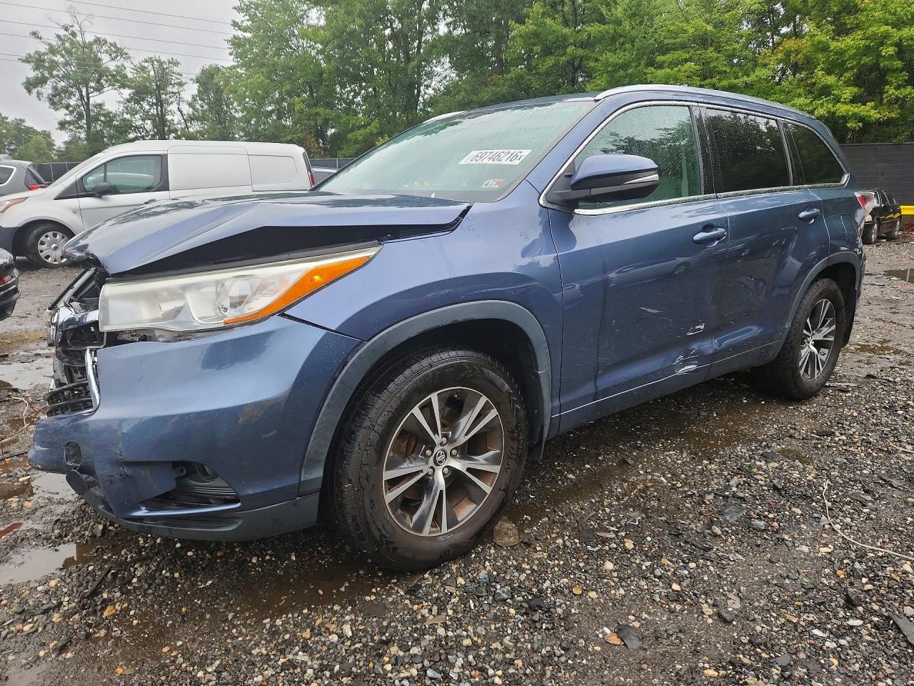 2016 TOYOTA HIGHLANDER Base/Hybrid — Front 3/4