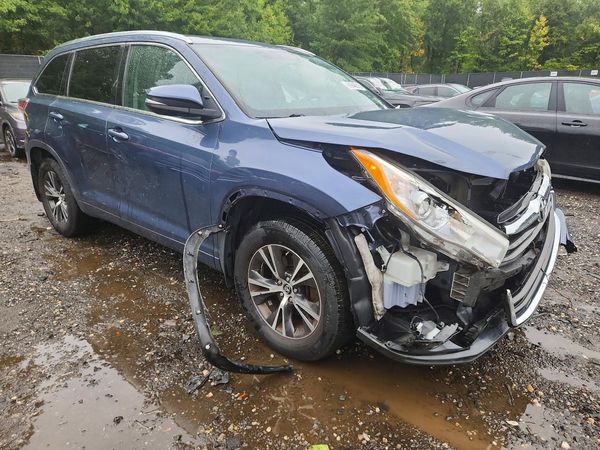 2016 TOYOTA HIGHLANDER Base/Hybrid — Passenger 3/4
