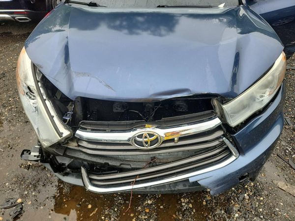 2016 TOYOTA HIGHLANDER Base/Hybrid — Engine bay