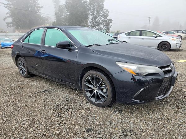 2015 TOYOTA CAMRY — Passenger 3/4