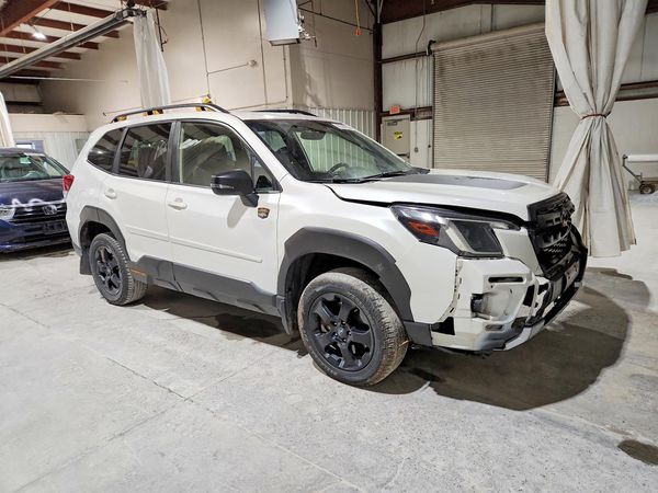 2022 SUBARU FORESTER Wilderness — Passenger 3/4