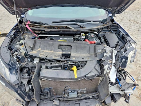 2023 NISSAN ROGUE SV — Engine bay