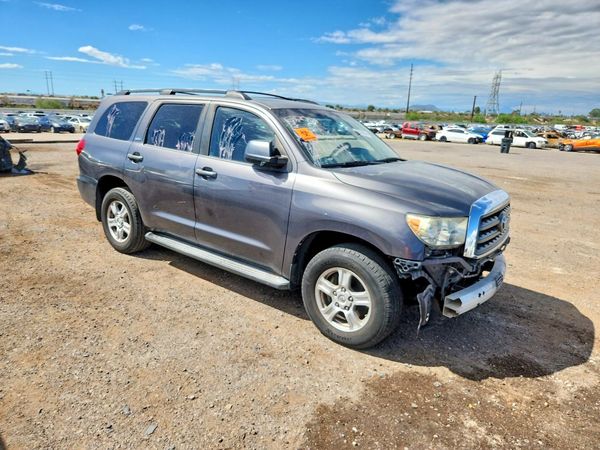 2013 TOYOTA SEQUOIA SR5 grade — Passenger 3/4