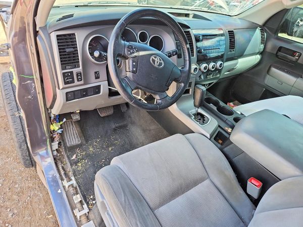 2013 TOYOTA SEQUOIA SR5 grade — CKPT