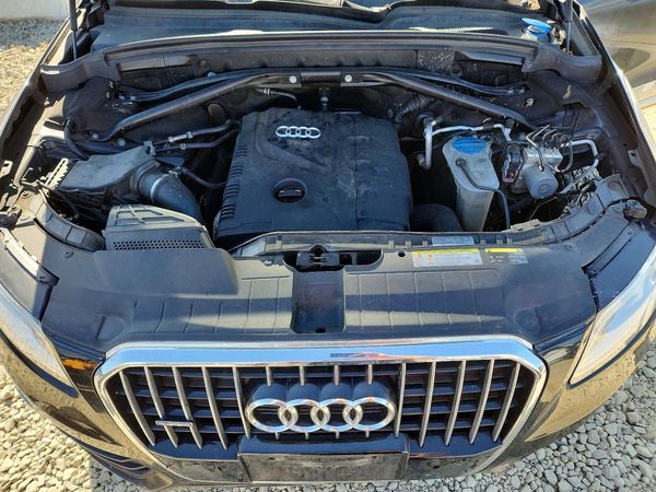 2015 AUDI Q5 — Engine bay