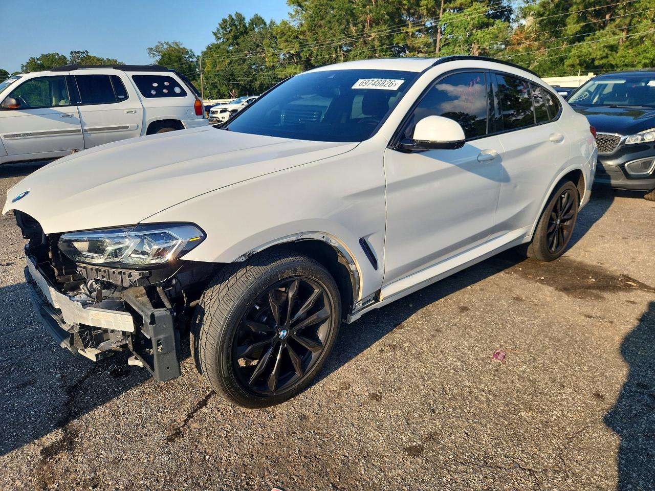 2022 BMW X4 xDrive30i — Front 3/4