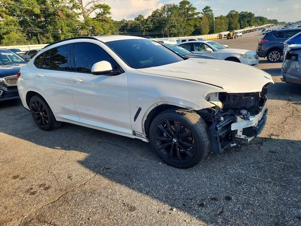 2022 BMW X4 xDrive30i — Passenger 3/4