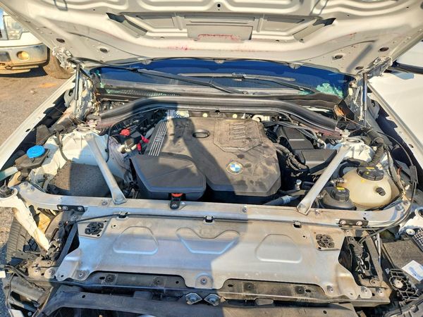 2022 BMW X4 xDrive30i — Engine bay