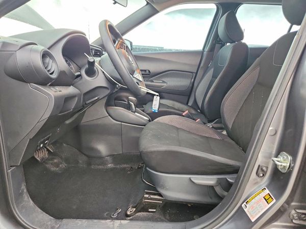 2019 NISSAN KICKS — DENT
