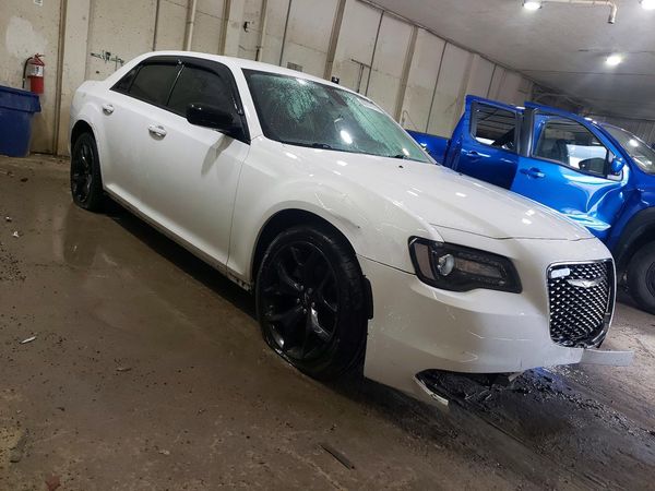 2022 CHRYSLER 300 Touring — Passenger 3/4