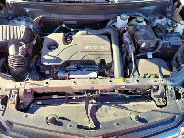 2019 CHEVROLET EQUINOX LT (1LT) — Engine bay