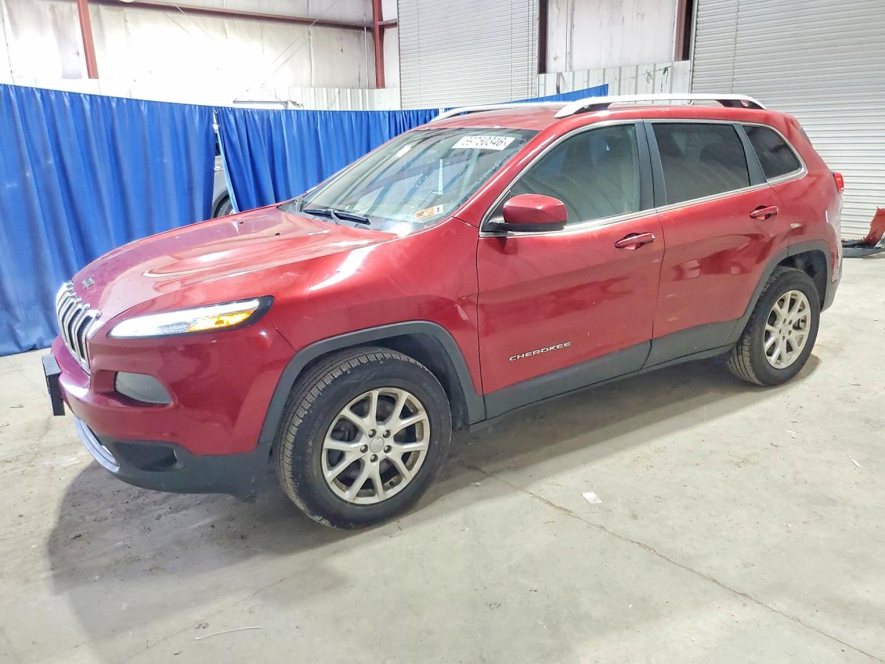 2015 JEEP CHEROKEE Latitude — Front 3/4