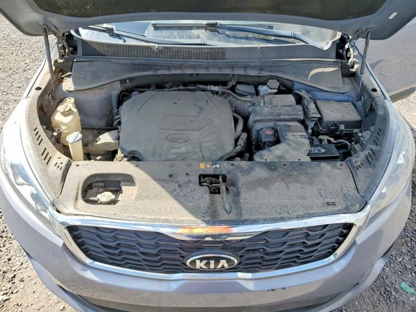 2020 KIA SORENTO — Engine bay