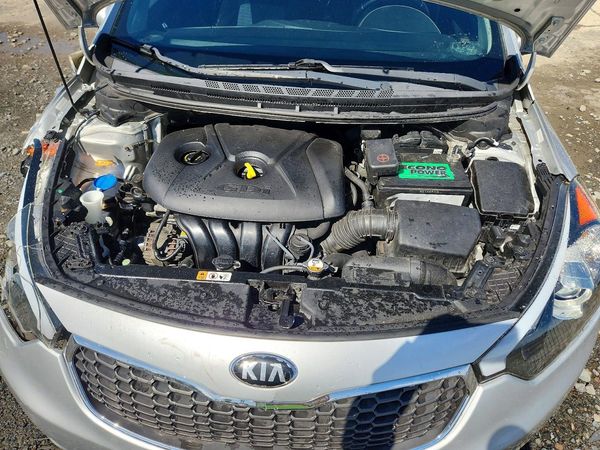 2015 KIA FORTE — Engine bay
