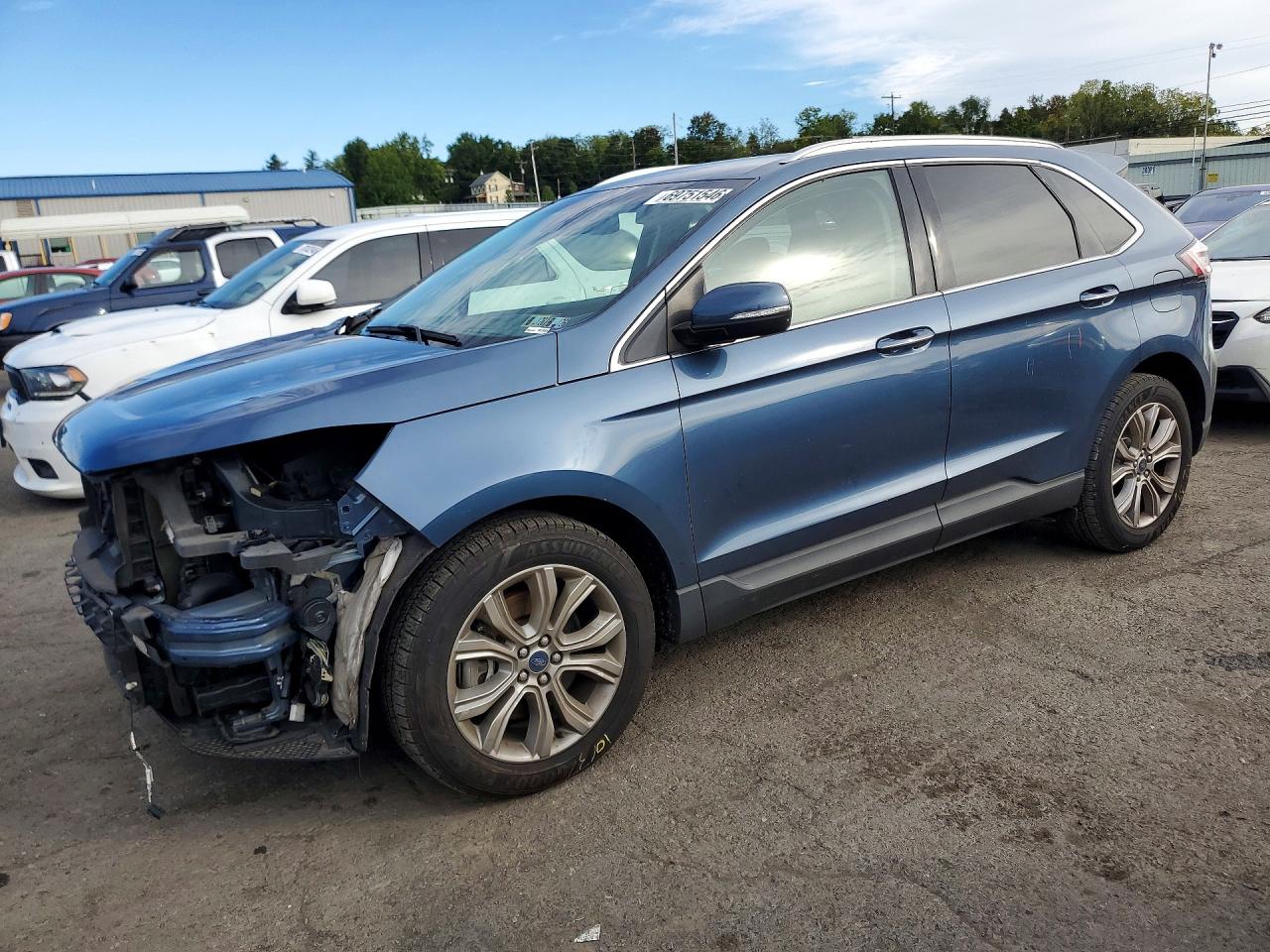 2019 FORD EDGE Titanium — Front 3/4