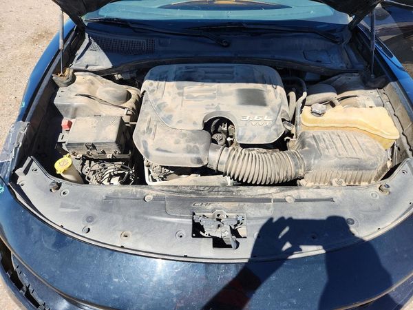 2018 DODGE CHARGER — Engine bay