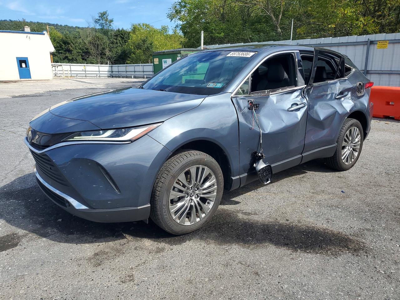 2022 TOYOTA VENZA — Front 3/4